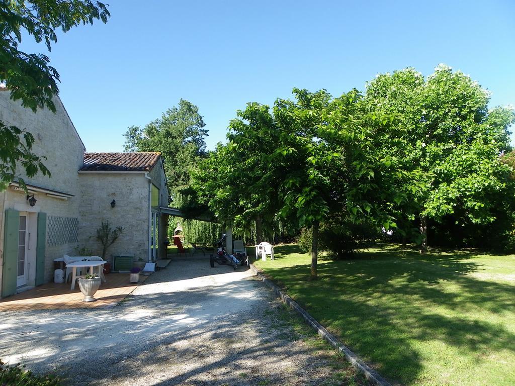 Gite Cosy, Sur Jardin, Terrasse Privee, Parking Au Calme En Rdc Gémozac Buitenkant foto