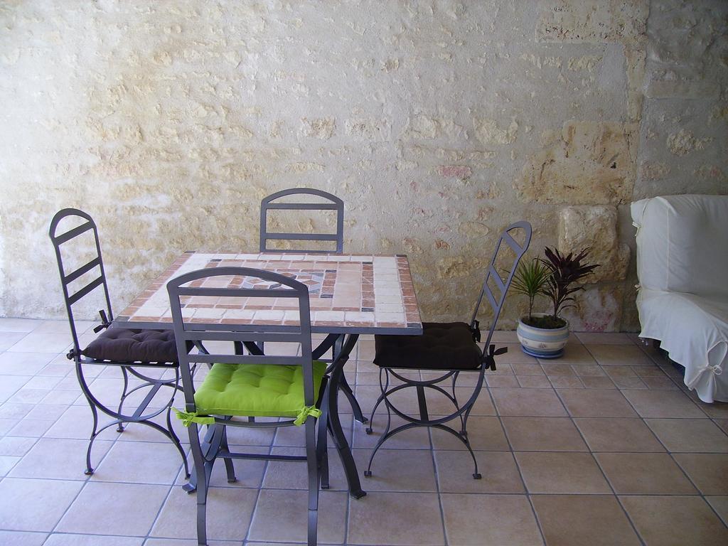 Gite Cosy, Sur Jardin, Terrasse Privee, Parking Au Calme En Rdc Gémozac Buitenkant foto